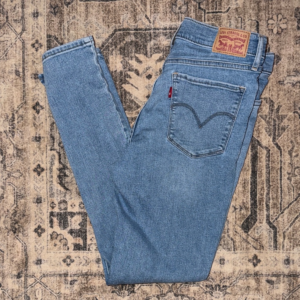 Levi's Women's Light Blue Straight Leg Jeans
